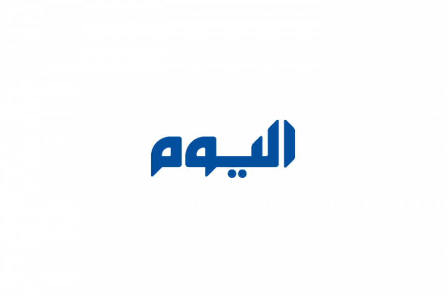 الشيخ خالد آل نهيان يوقع العقد مع سليمان المهيدب بحضور عايض القحطاني وعادل الشيراوي 