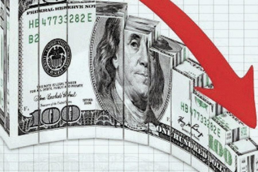 الدولار يواصل الهبوط من أعلى مستوى في عامين